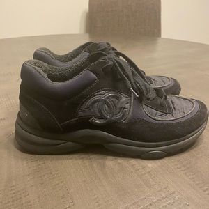 Chanel sneaker. Sz 38.